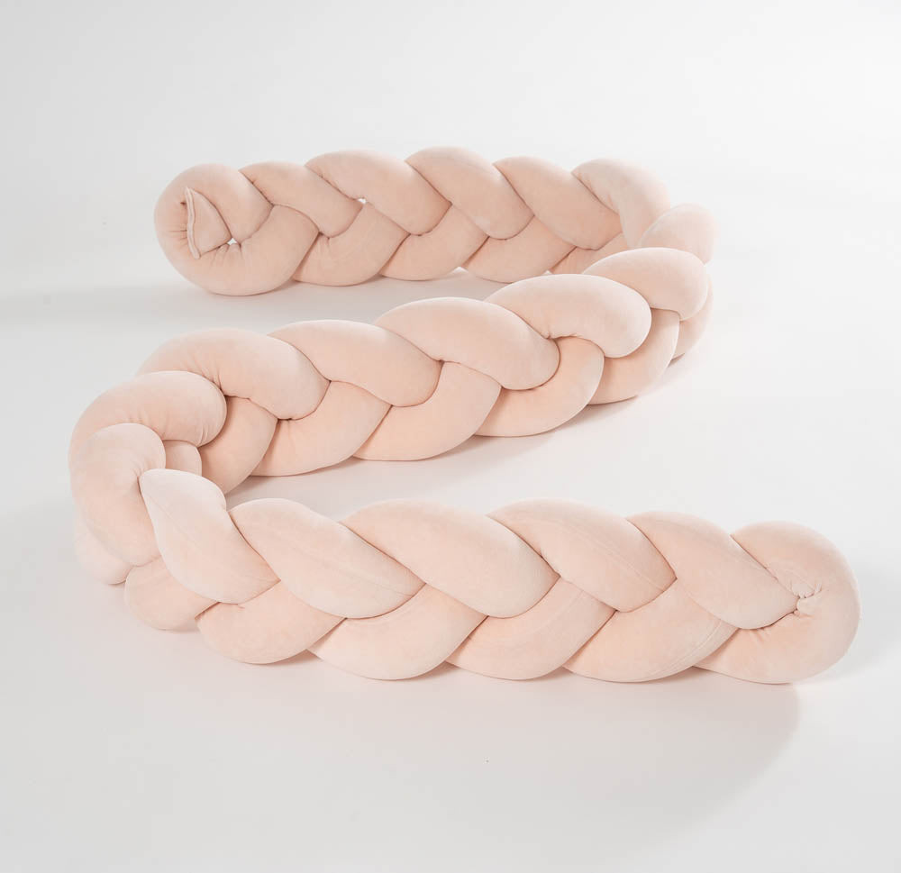 Träumeland Signature Nestchenschlange Plüsch rosa – ausgelegt